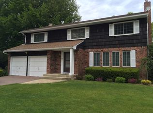 131 Andover Rd, Rockville Centre, NY 11570