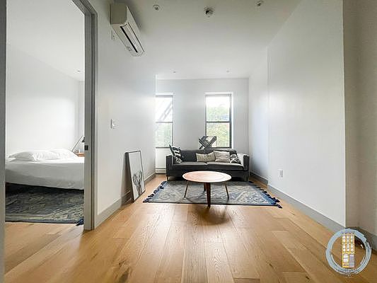 3rd image of 395 Kosciuszko St APT 2A