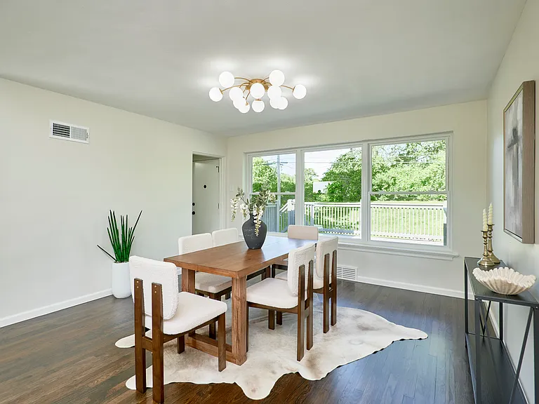 923 Swarthmore Ln — Photo 4