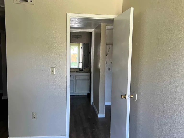 520 Myrtlewood Ct #2 — Photo 3