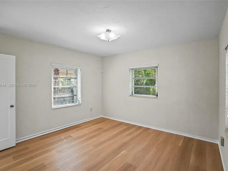 2460 SW 24th St — Photo 25