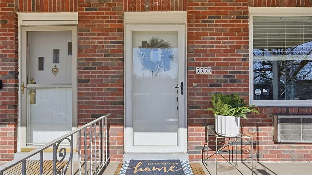3 bed, 1.5 bath, 1571 sqft, $2,200 — Photo 1