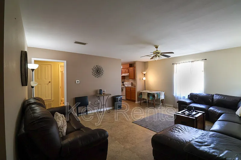2 bed, 1.0 bath, 900 sqft, $1,650 — Photo 2