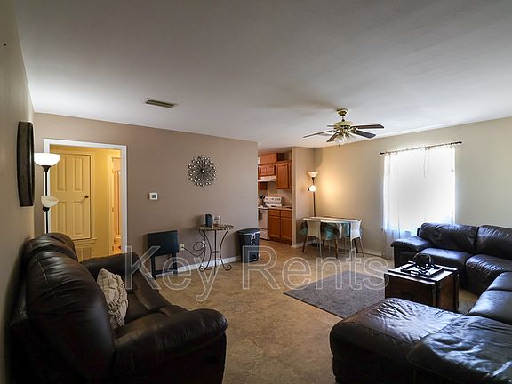 2nd image of 405 E Palmetto Ave