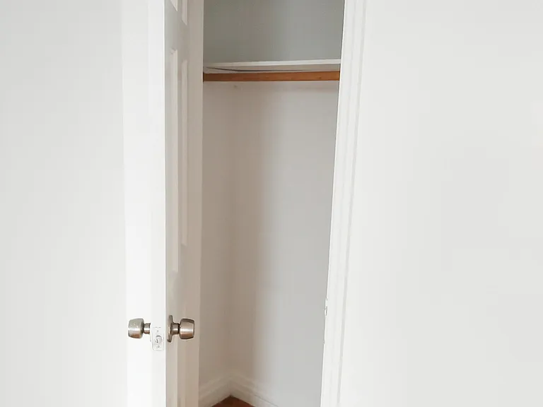 3560 Olinville Ave #4K — Photo 7