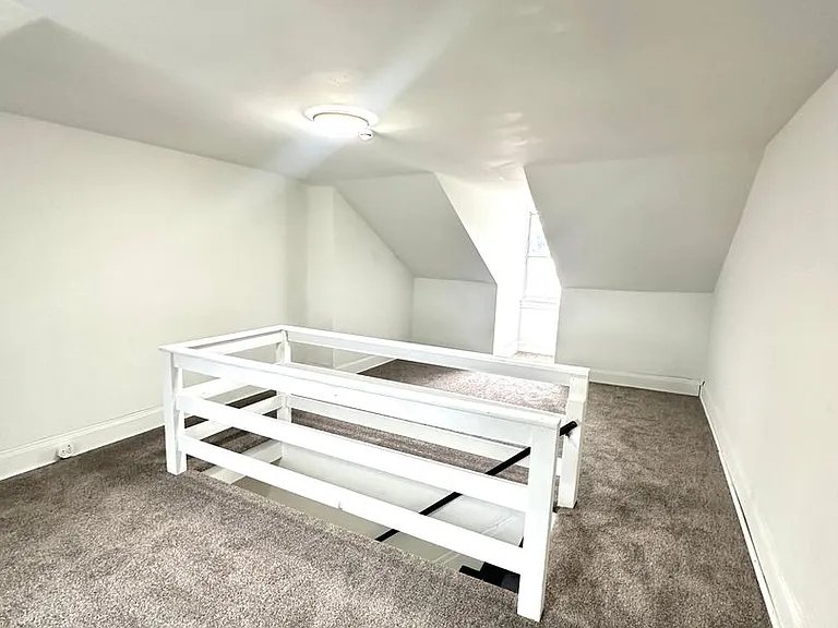 245 Ella St — Photo 10