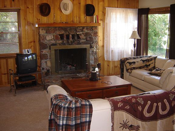 New carpet and big livingroom widows. 