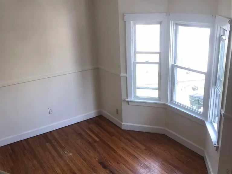 118 Seabury St — Photo 21
