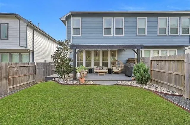 3 bed, 2.5 bath, 1891 sqft, $2,400 — Photo 4