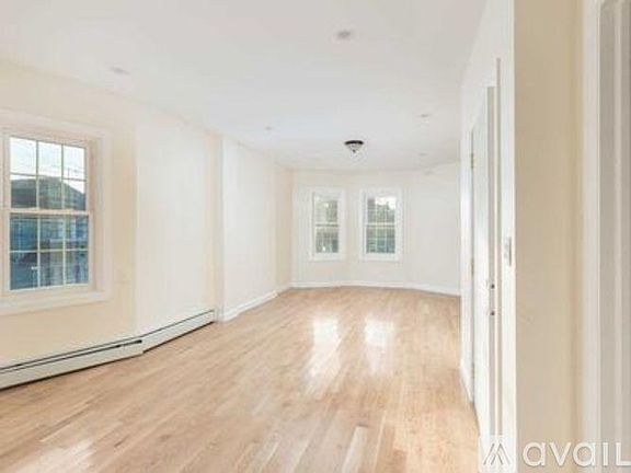 4th image of 9259 172nd St #2