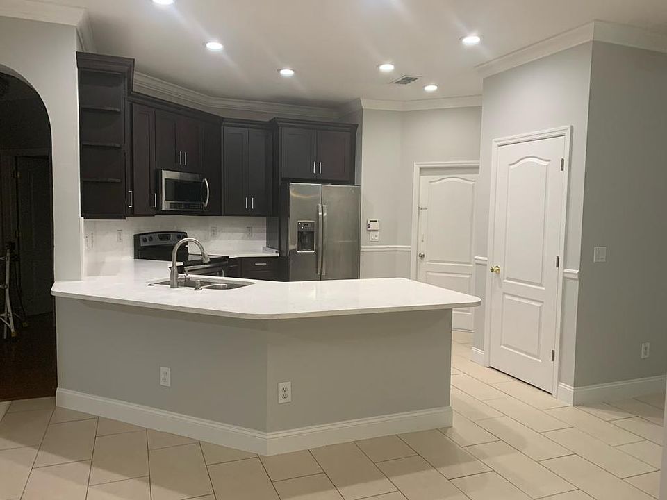 1st image of 1401 Kellogg Dr