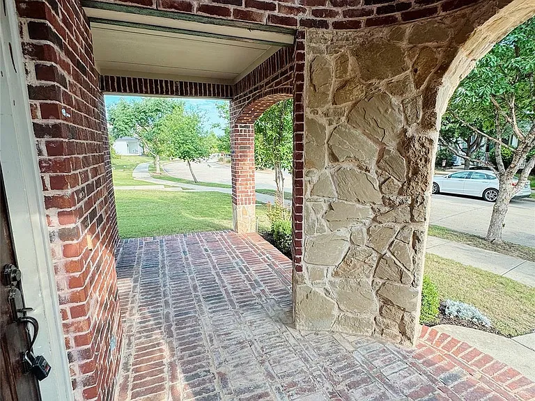 1008 Caudle Ln — Photo 2
