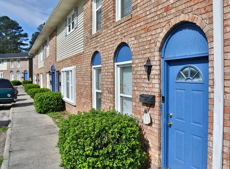 Welcome to Richmond Hills Apartments, where modern living meets classic charm. Enjoy spacious layouts, beautifully maintained grounds, and convenient amenities. Your ideal home awaits! Schedule a tour today and see for yourself!
