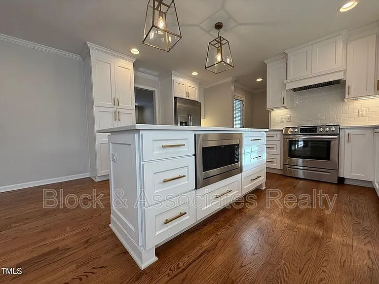 212 Sampson St — Photo 10