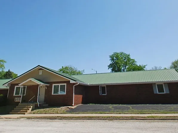 1904 Sheridan Rd, Pekin, IL 61554