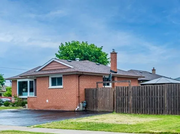 2 Milner Rd, Brampton, ON L6W 3A5