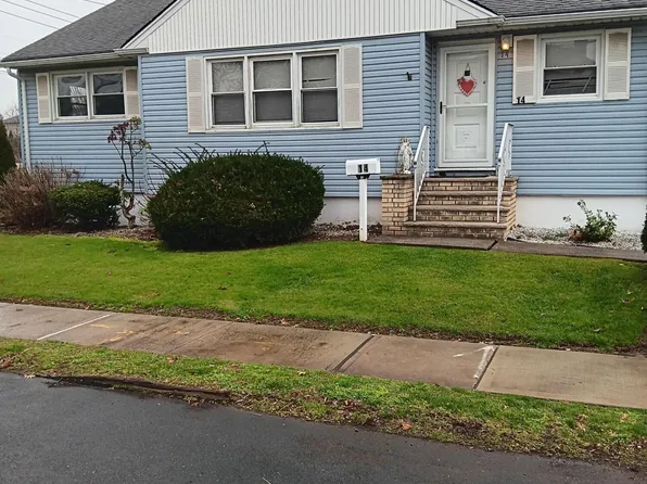 14 Cascade St, Staten Island, NY 10306