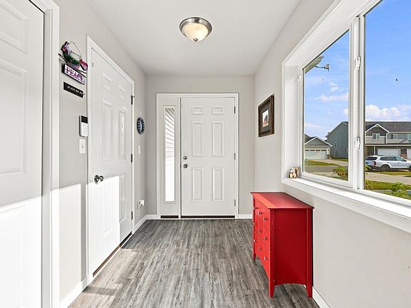 2nd image of 935 Eaglewood Ave W