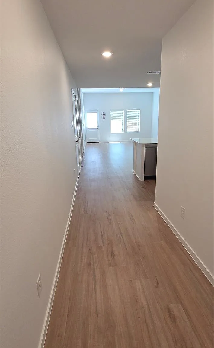 4 bed, 2.5 bath, 2103 sqft, $2,350 — Photo 3