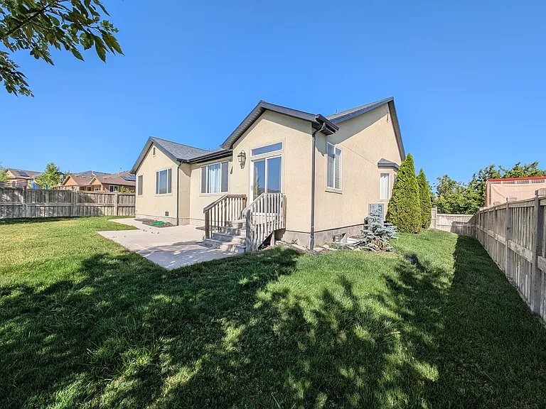 8743 N Franklin Dr — Photo 4