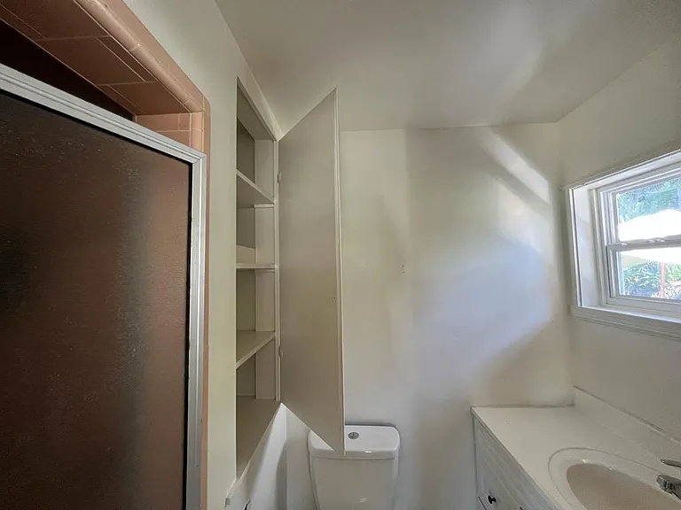 736 S Broadway #B — Photo 8