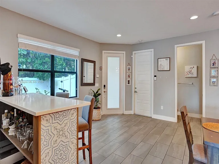 1236 SW 4th Ave — Photo 10