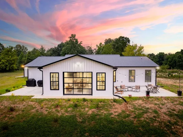 2049 Conatser Rd, Cunningham, TN 37052