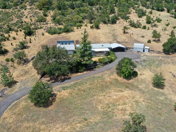 1374 Linn Rd, Eagle Point, OR 97524