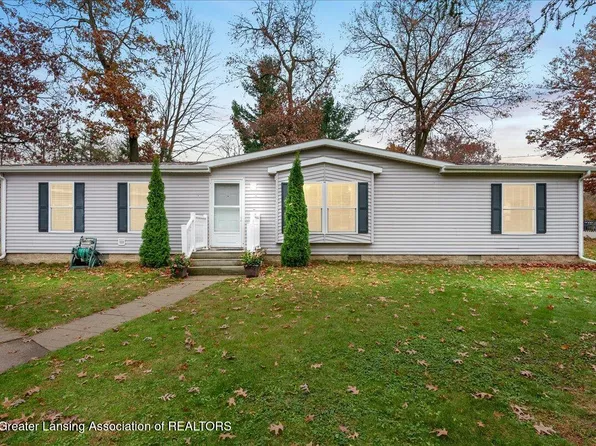 15383 Gary Ln, Bath, MI 48808