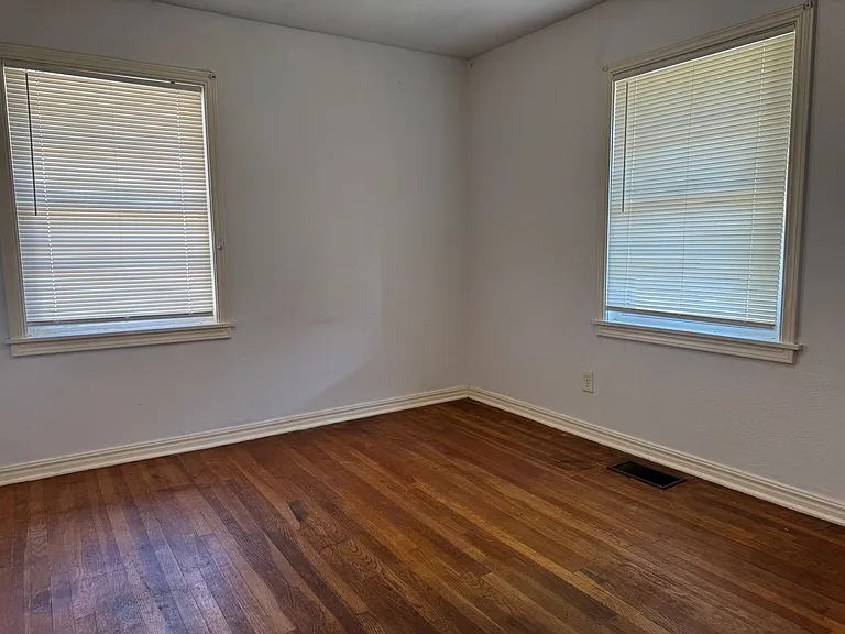 2137 NW Denver Ave — Photo 5