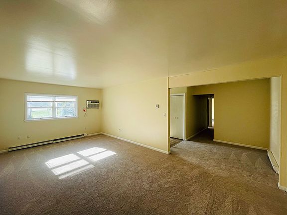 5th image of 702 E Willow St APT 103