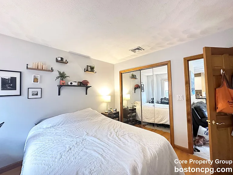 237 Hanover St #3A — Photo 11