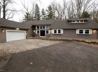 985 Colonial Dr, Youngstown, OH