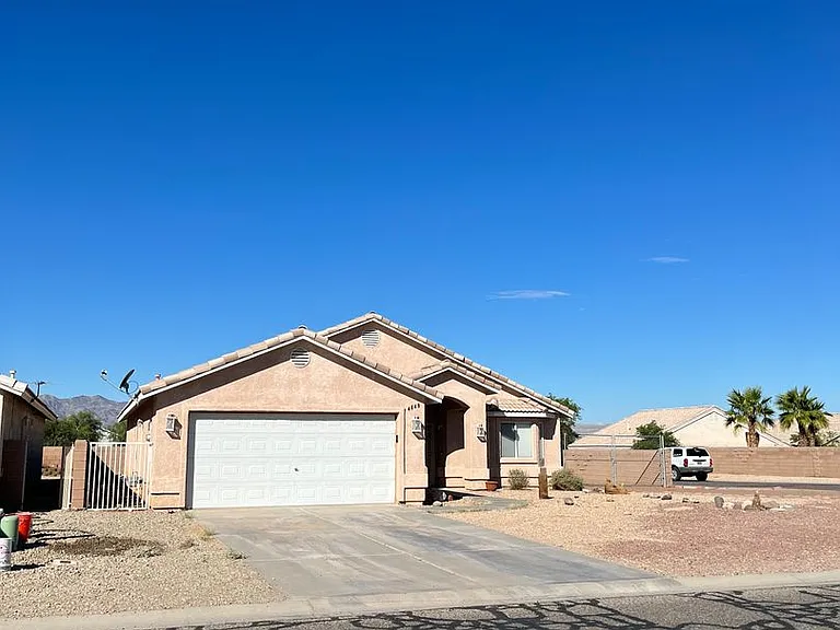 4849 S Calle Del Media — Photo 1