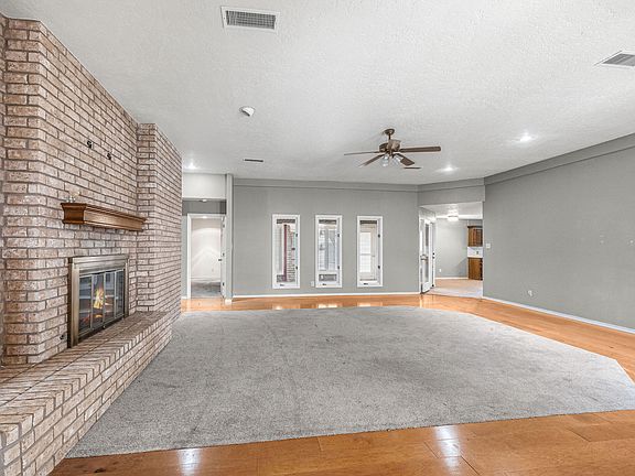 5th image of 2220 Rice Dr