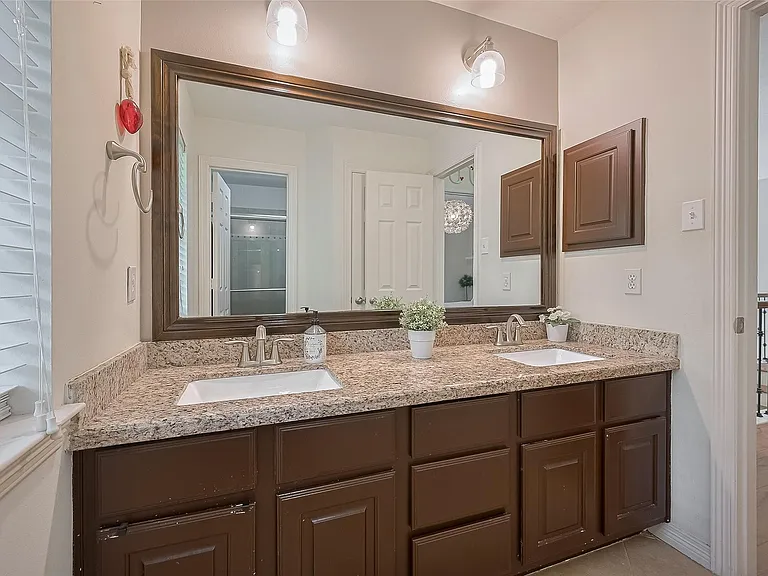 7 Peaceful Canyon Ct — Photo 32