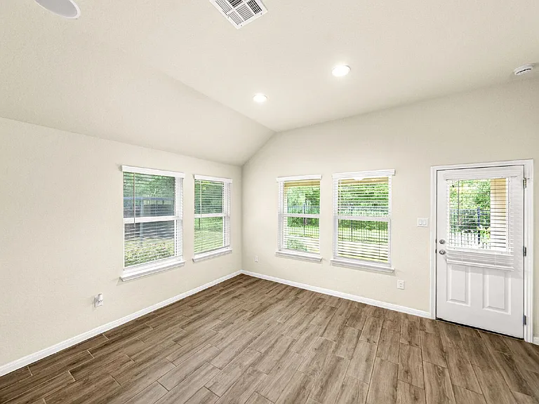 1507 Stony Island Dr — Photo 7