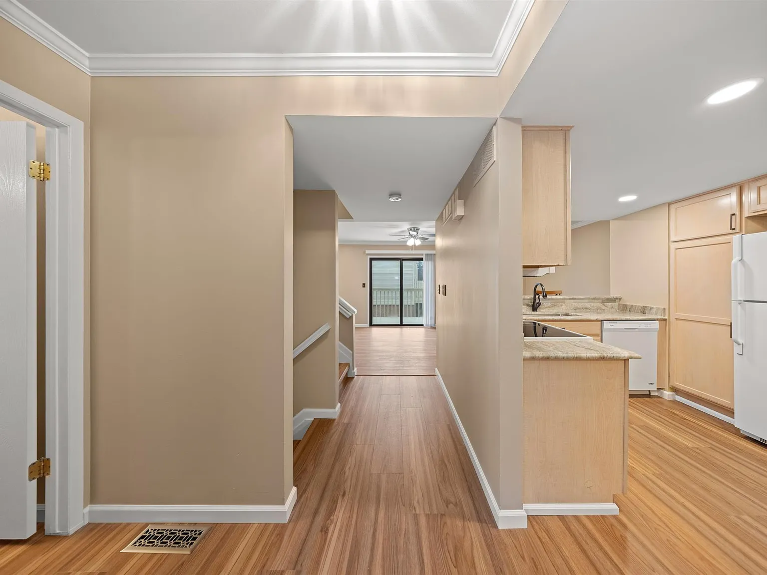 2 bed, 2.5 bath, 1273 sqft, $2,700 — Photo 2