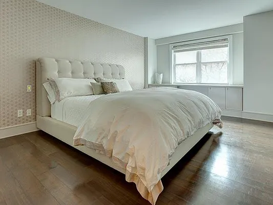 Sold by Realmart Realty LLC | media 22