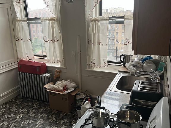 5th image of 2303 Loring Pl N Floor 3