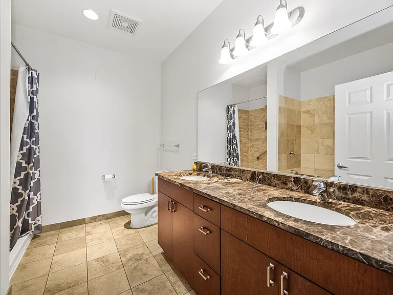 2326 W Giddings Ave #302 — Photo 8