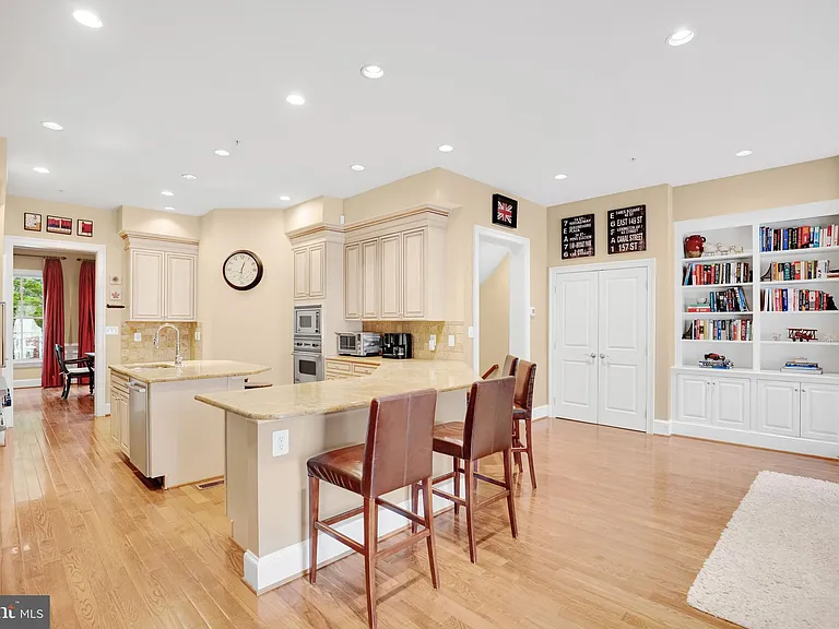 714 Bracey Ln — Photo 18
