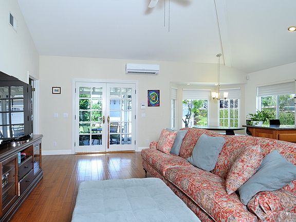 5th image of 4807 Scott St