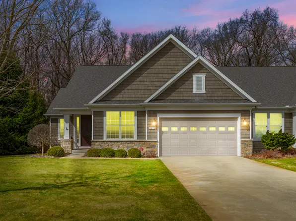 8892 Oakland Hills Cir, Portage, MI 49024