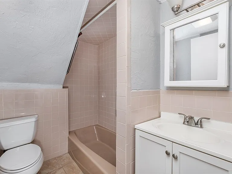 18 Chestnut St #1 — Photo 10