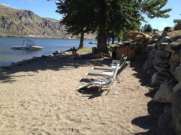 90' water front w/bar