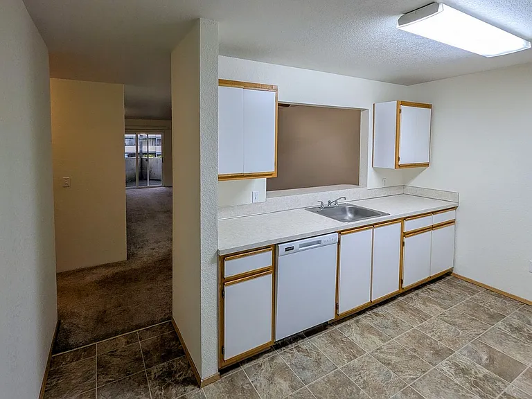 North Salem Apartment Complex With Washer/Dryer! ~ Camelot — Photo 22