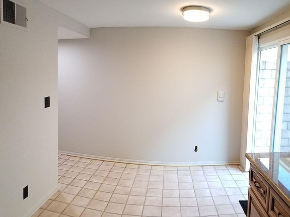 5th image of 430 W Dryden St APT 4