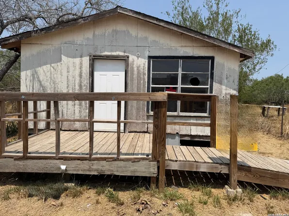 108 Avenue J, Christine, TX 78012