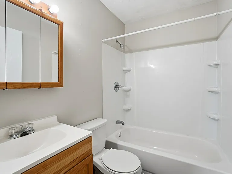 Hickory Creek Apartments — Photo 40